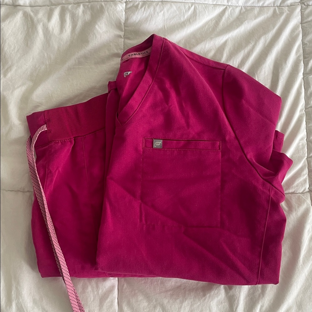 Fableticd Pink Scrub Set